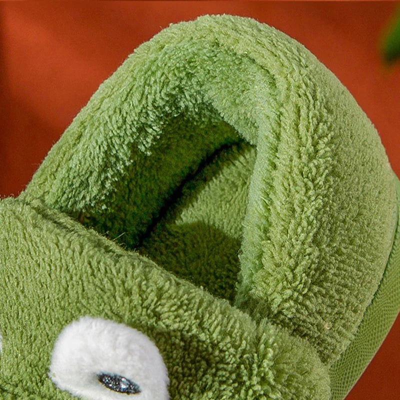 Cute green plush slippers with dinosaur cartoon pattern, suitable for toddlers, boys and girls, indoor home shoes, slip-on desig