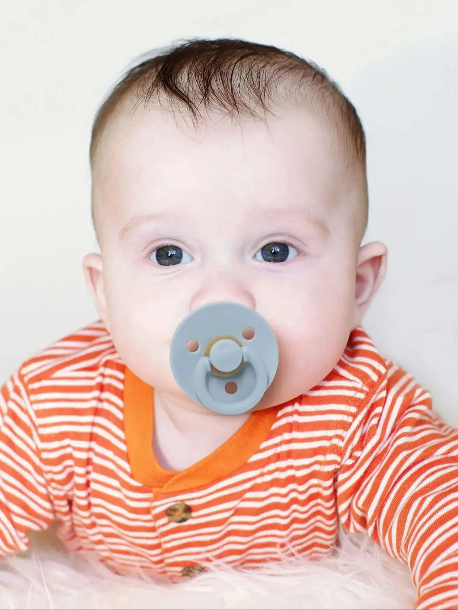 1 Pc Baby Latex Pacifier More Soft close to MOM's breast Round baffle variety colors Younger baby pacifier soother