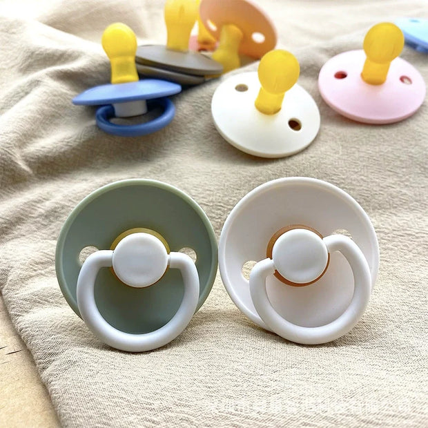 1 Pc Baby Latex Pacifier More Soft close to MOM's breast Round baffle variety colors Younger baby pacifier soother