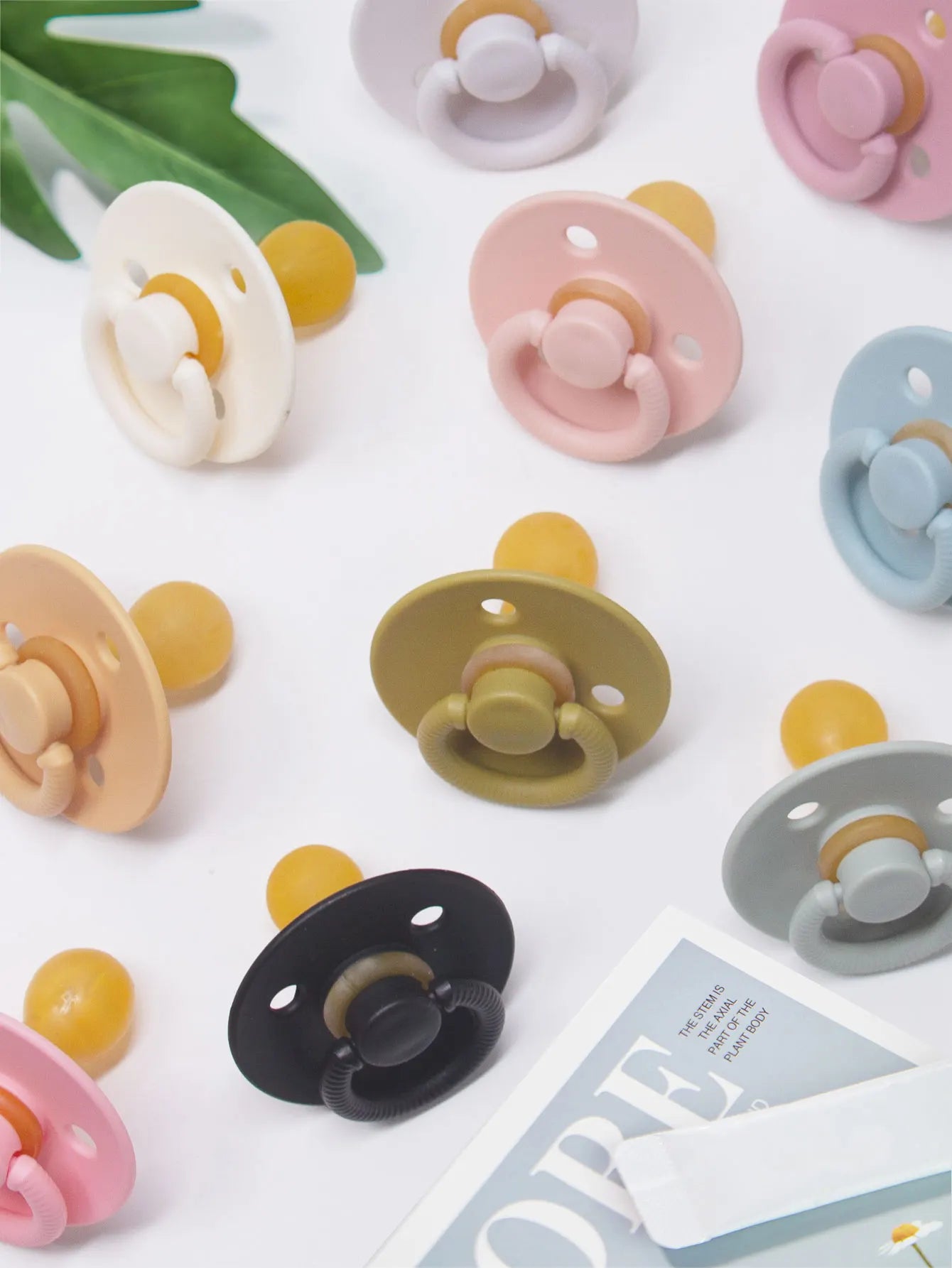 1 Pc Baby Latex Pacifier More Soft close to MOM's breast Round baffle variety colors Younger baby pacifier soother