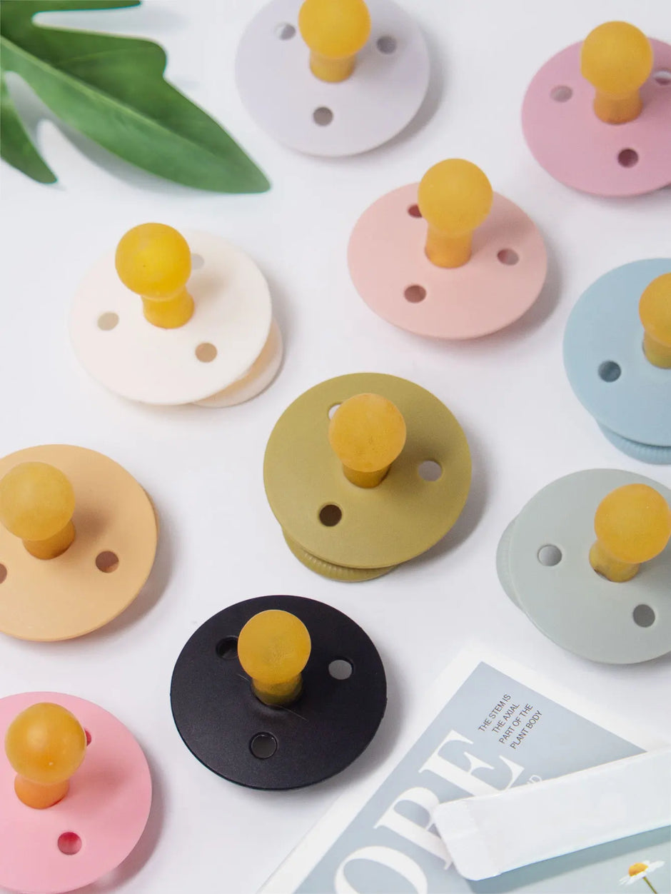 1 Pc Baby Latex Pacifier More Soft close to MOM's breast Round baffle variety colors Younger baby pacifier soother