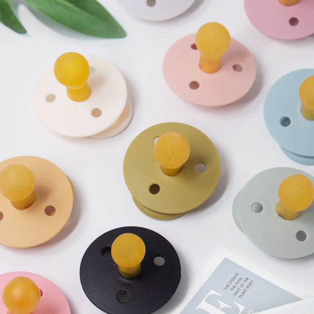 1 Pc Baby Latex Pacifier More Soft close to MOM's breast Round baffle variety colors Younger baby pacifier soother