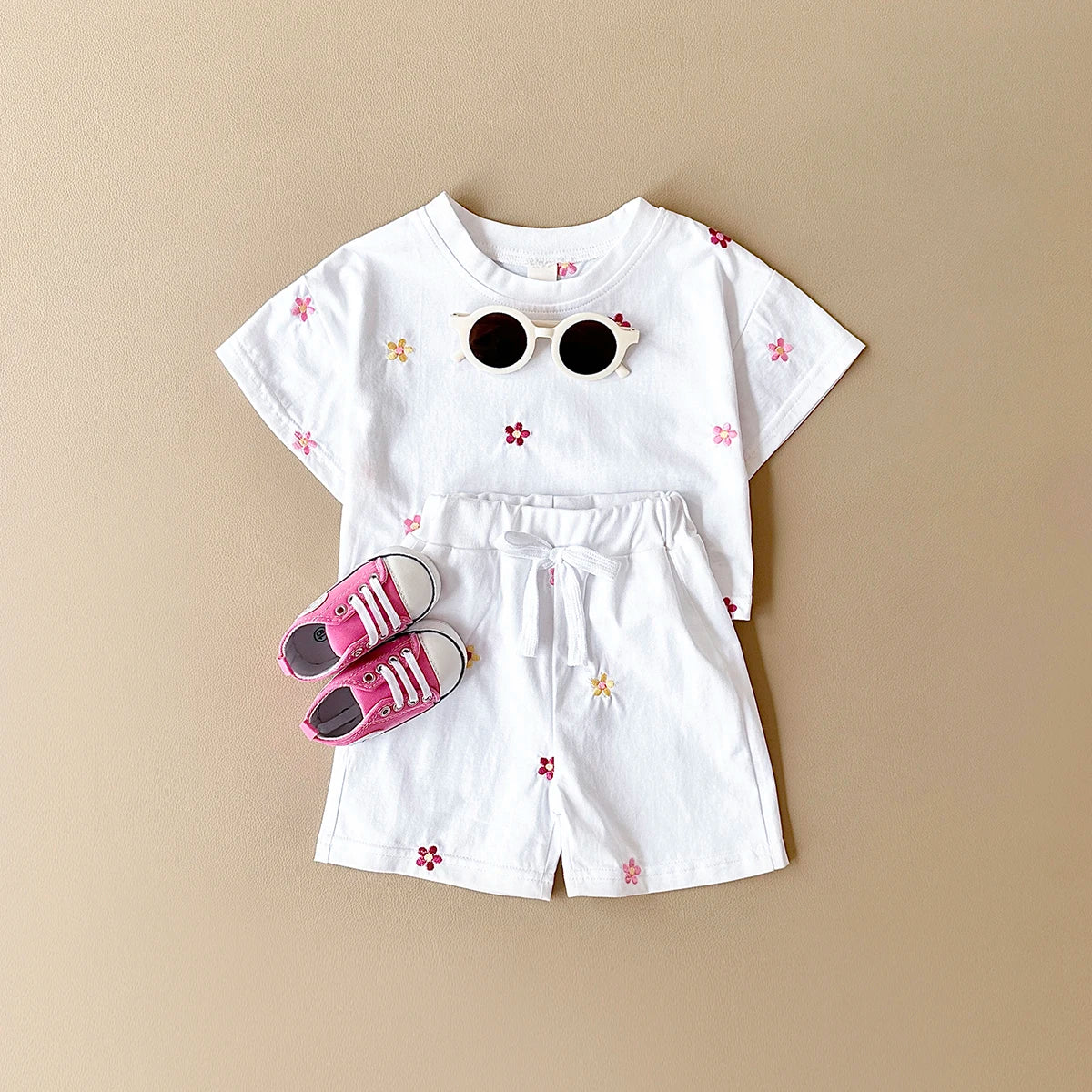 طقم ملابس صيفي مكون من قطعتين للرضع البنات، مناسب للمواليد الجدد، مصنوع من القطن، مطبوع عليه زهور صغيرة، بأكمام قصيرة وشورت، مناسب لعمر 0-3 سنوات