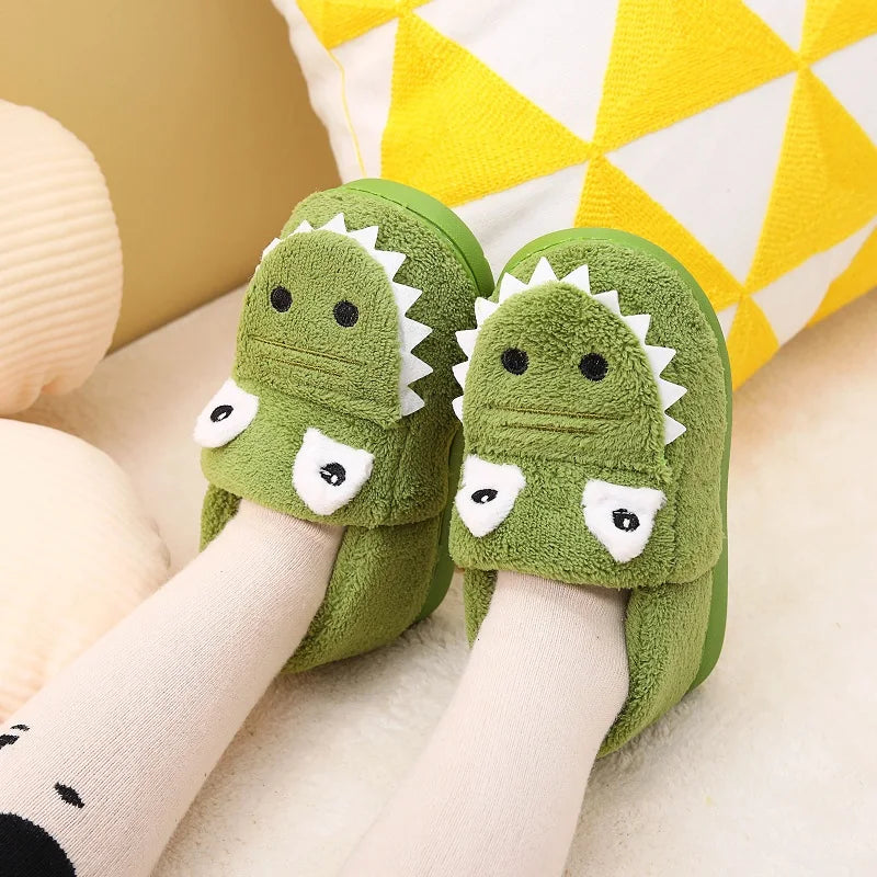 Cute green plush slippers with dinosaur cartoon pattern, suitable for toddlers, boys and girls, indoor home shoes, slip-on desig