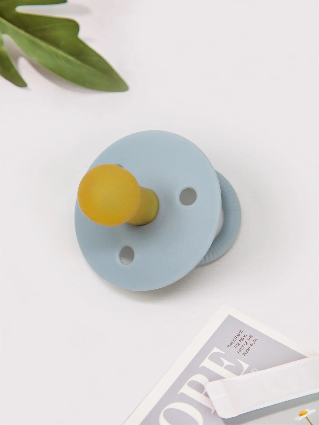1 Pc Baby Latex Pacifier More Soft close to MOM's breast Round baffle variety colors Younger baby pacifier soother